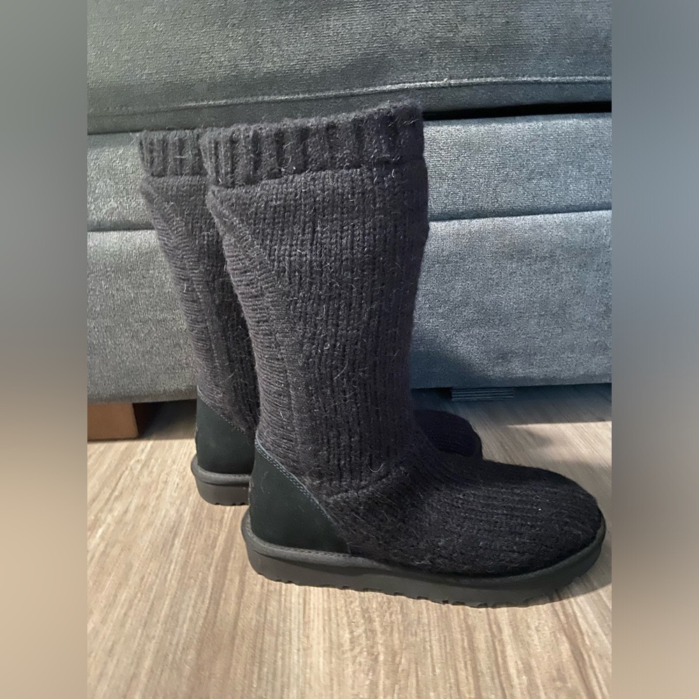 UGG retired Black Capra boots size 8 NEVER WORN OR TRIED ON - Picture 4 of 9